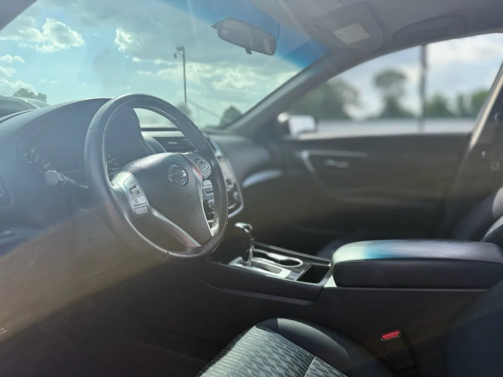 Used 2018 Storm Blue Nissan 2.5 SV image 21
