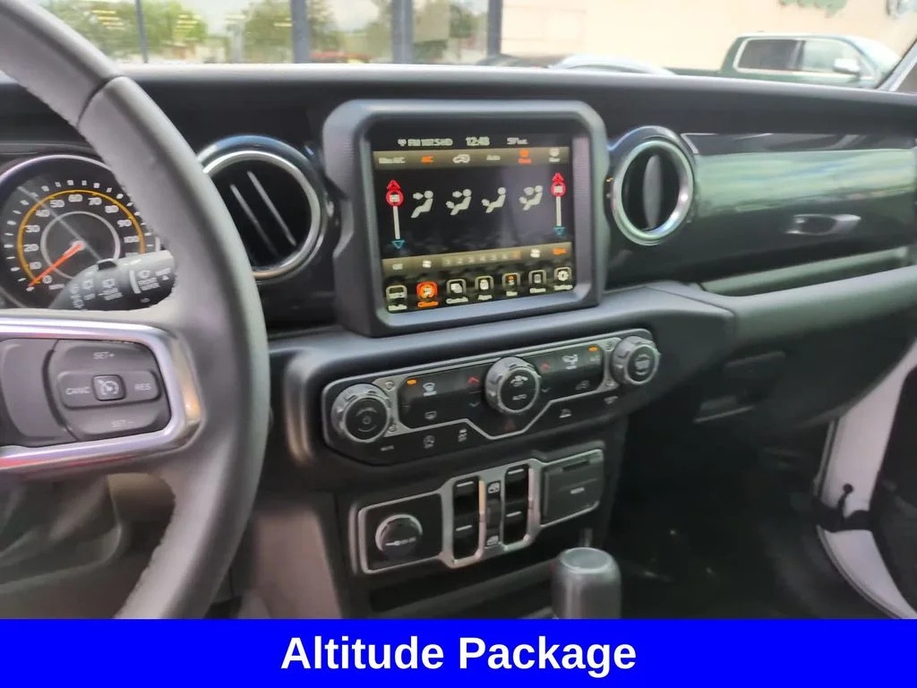 Used 2023 White Jeep Altitude image 23