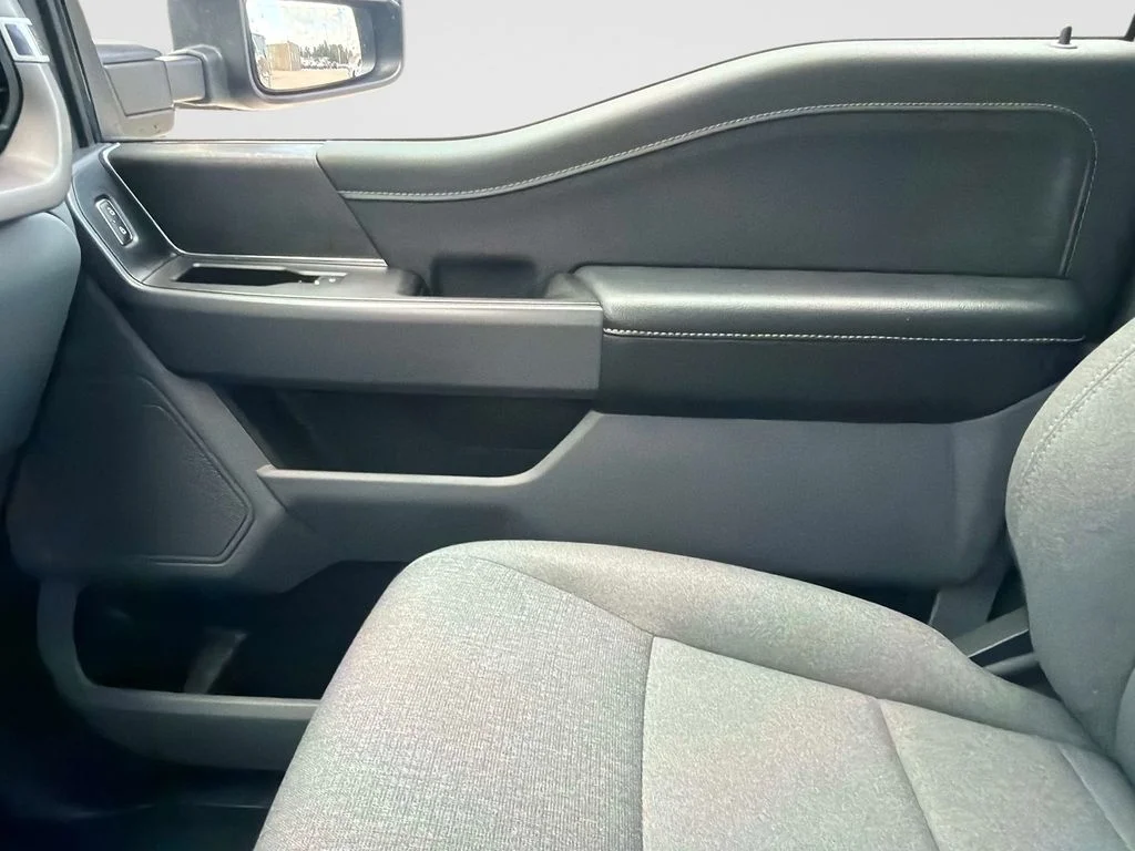 Used 2025 Agate Black Metallic Ford XLT image 23
