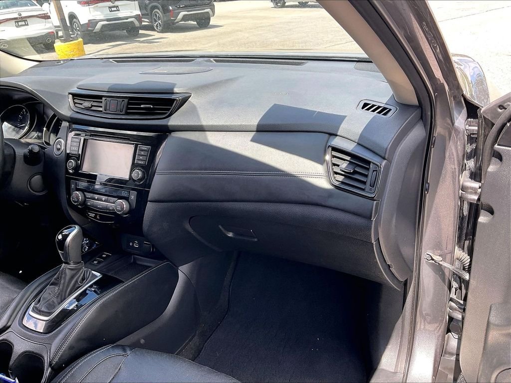 Used 2019 Gun Metallic Nissan SL image 12