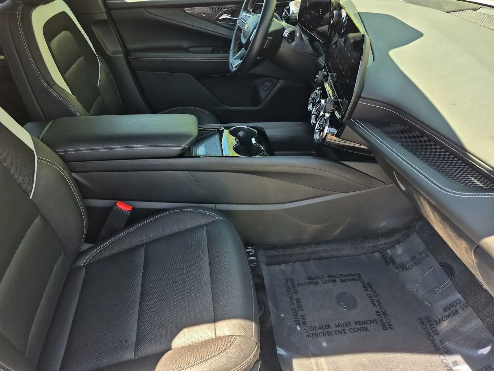 Used 2024 Summit White Chevrolet eAWD LT image 18