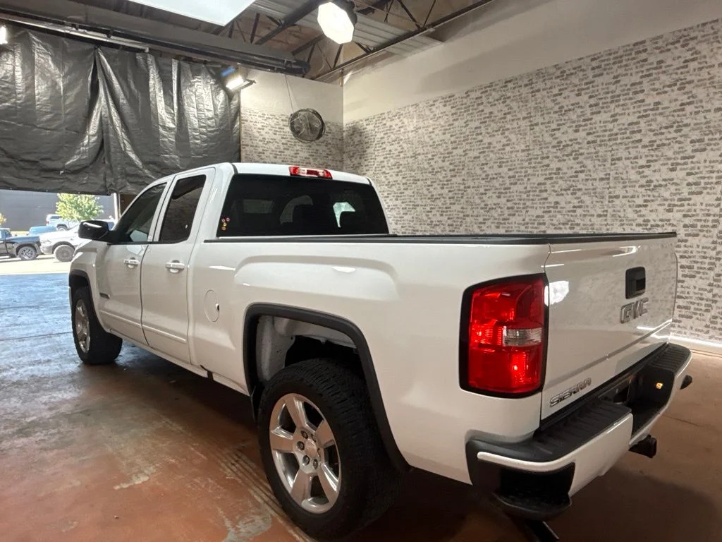 Used 2017 Summit White GMC Base image 5