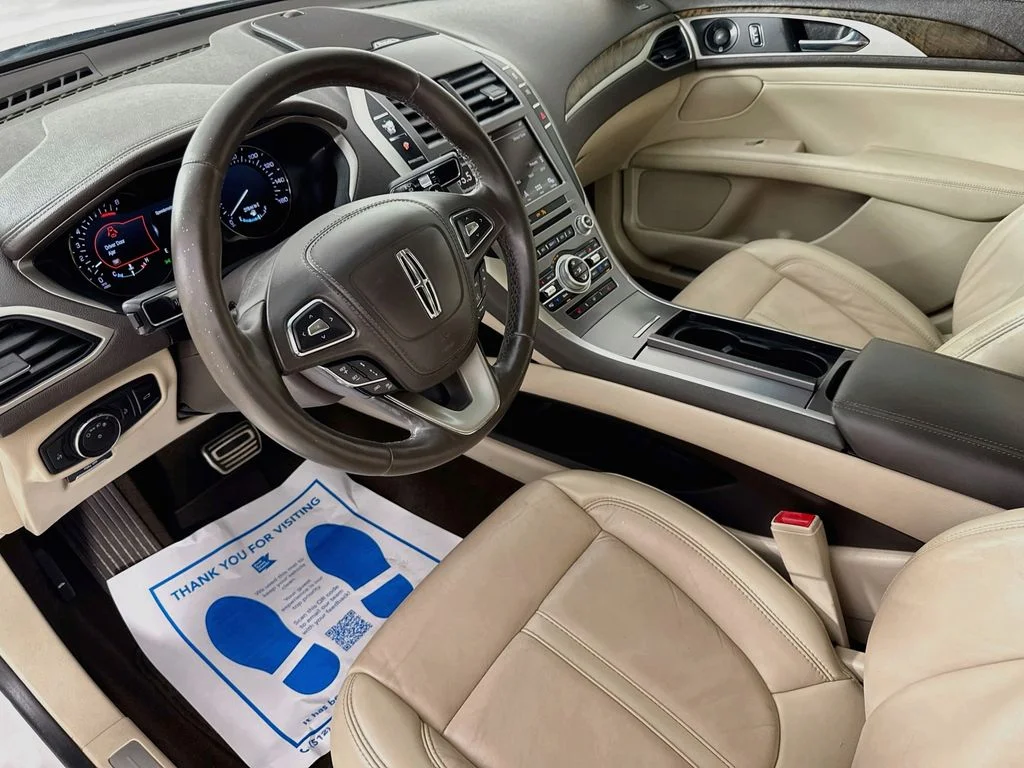 Used 2019 Pearl Metallic Lincoln Reserve image 10