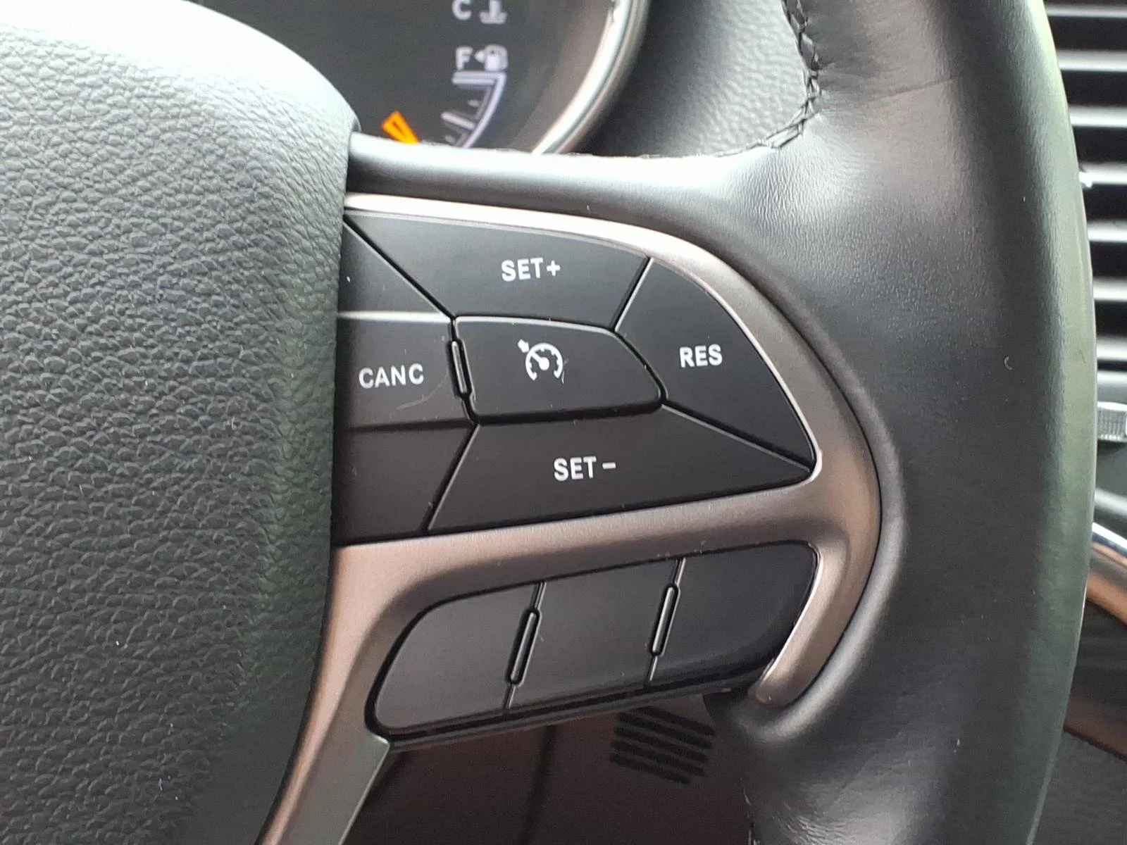 Used 2021 Granite Crystal Metallic Clearcoat Jeep Laredo E image 29