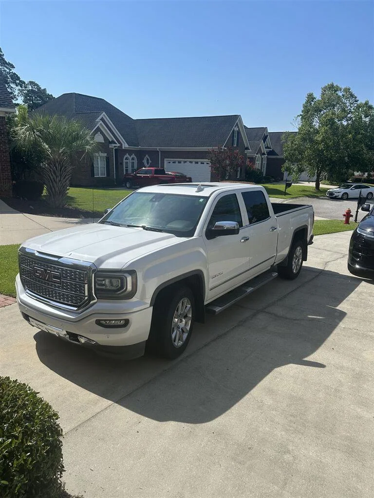 Used 2016 White Frost Tricoat GMC Denali image 3