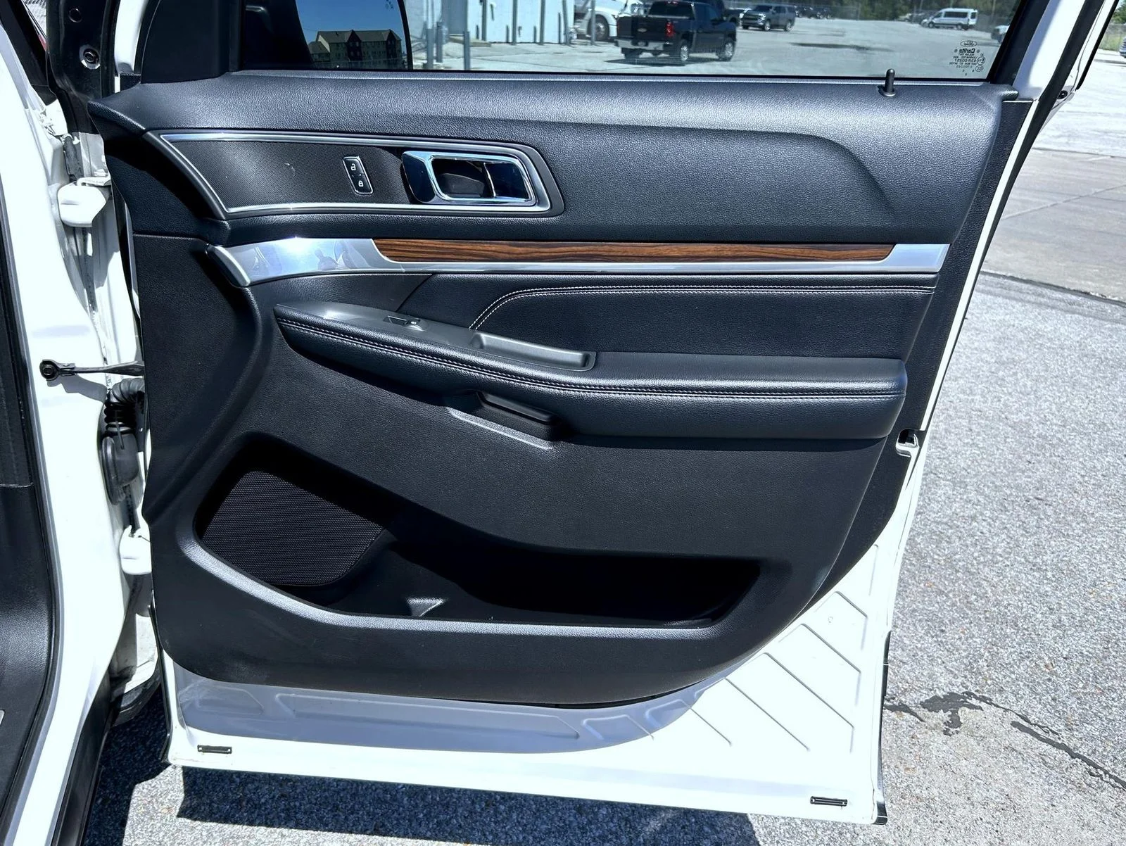 Used 2016 White Ford Limited image 15