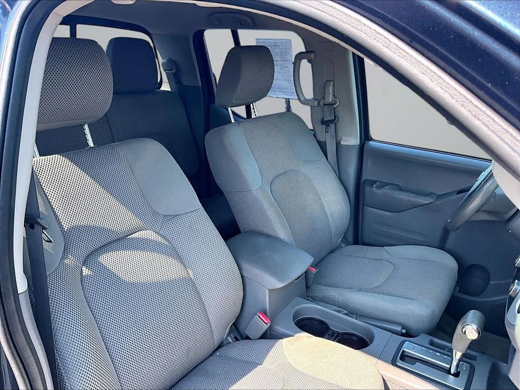 Used 2015 Blue Nissan SV image 7