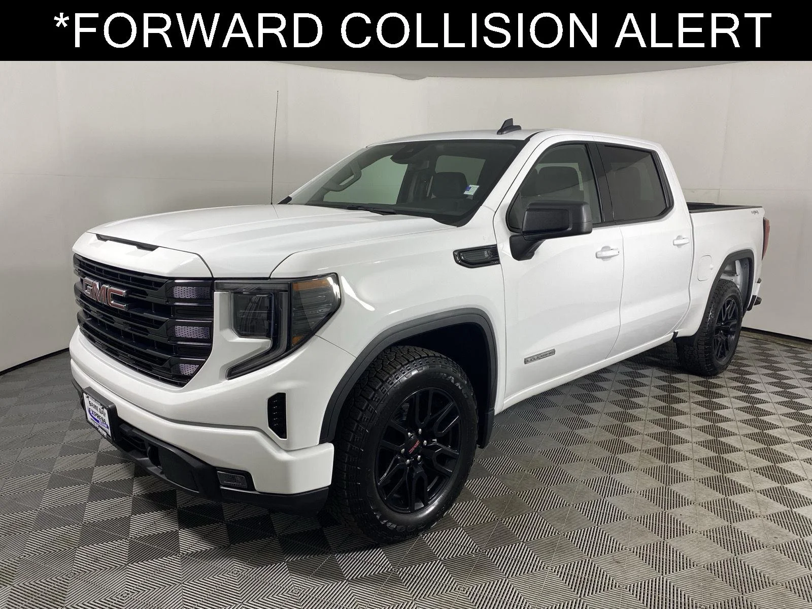 Used 2024 Summit White GMC Elevation image 9