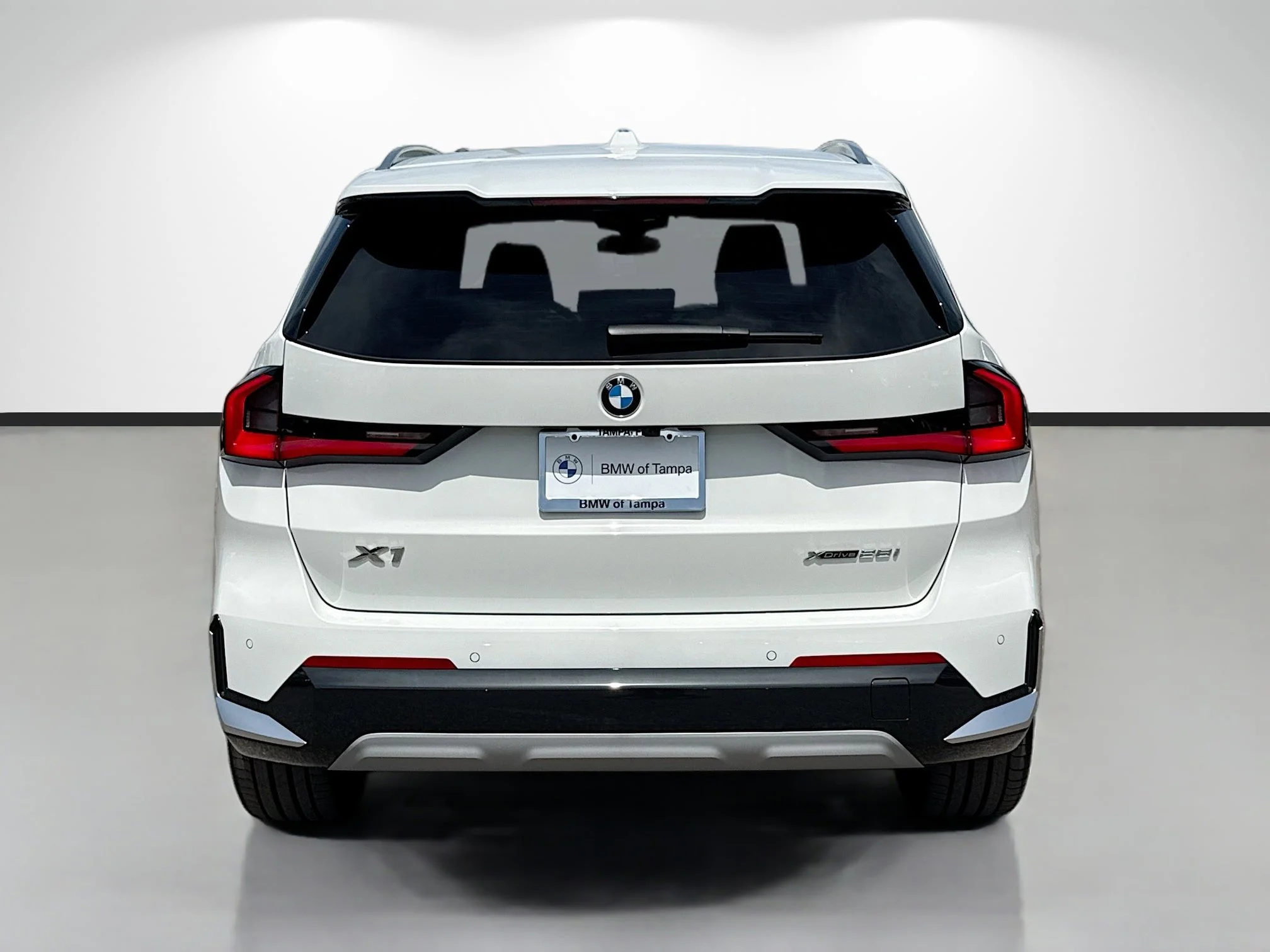 New 2026 Alpine White BMW xDrive28i image 4