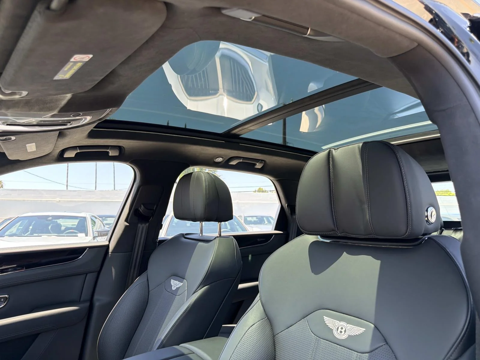 2024 Bentley Bentayga - Photo 20