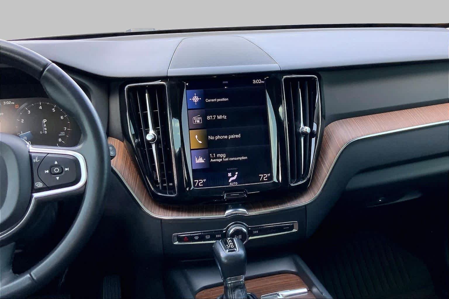 Used 2021 Onyx Black Metallic Volvo Momentum image 7
