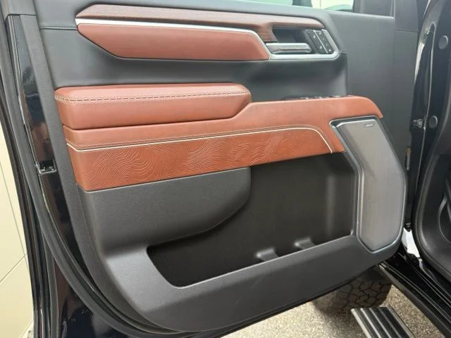 Used 2025 Onyx Black GMC Denali Ultimate image 18