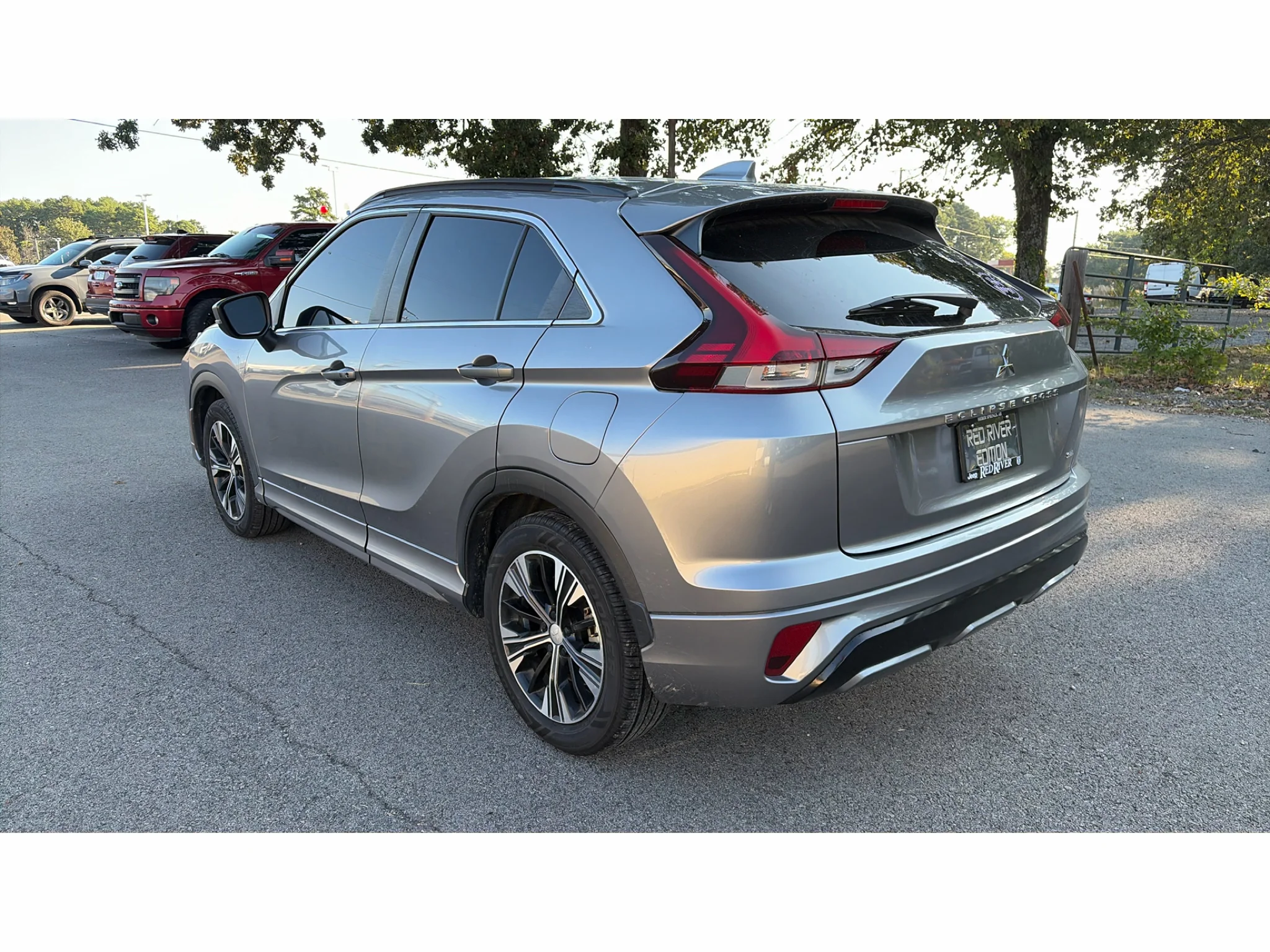 Used 2022  Mitsubishi SEL image 4