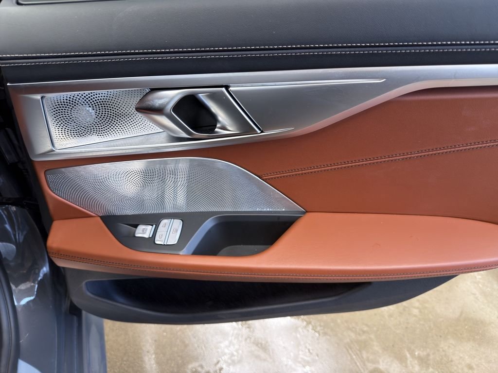 2025 BMW 8 Series M850i - Photo 29