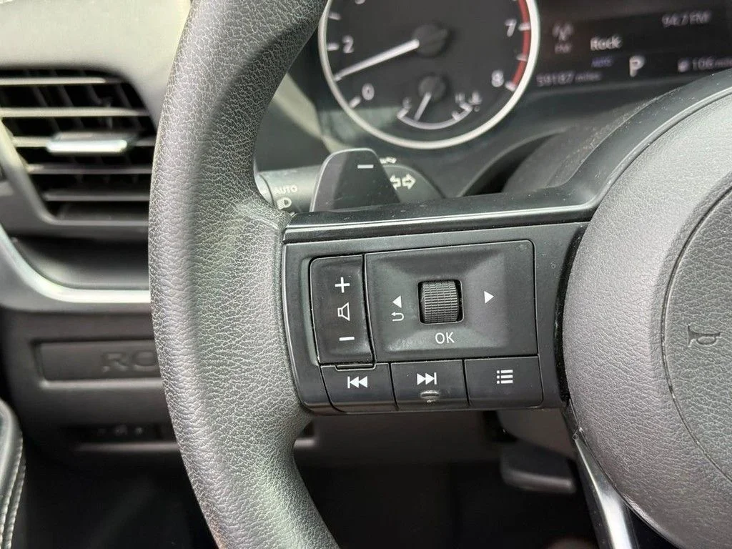 Used 2022 White Nissan S image 20
