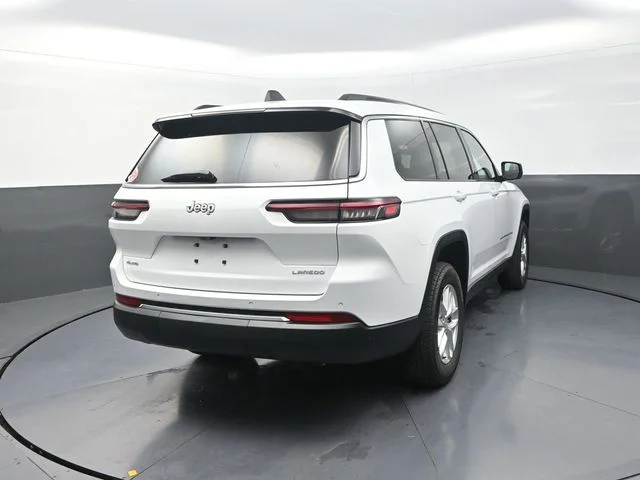 New 2026 Bright White Clear-Coat Exterior Paint Jeep Laredo X image 9