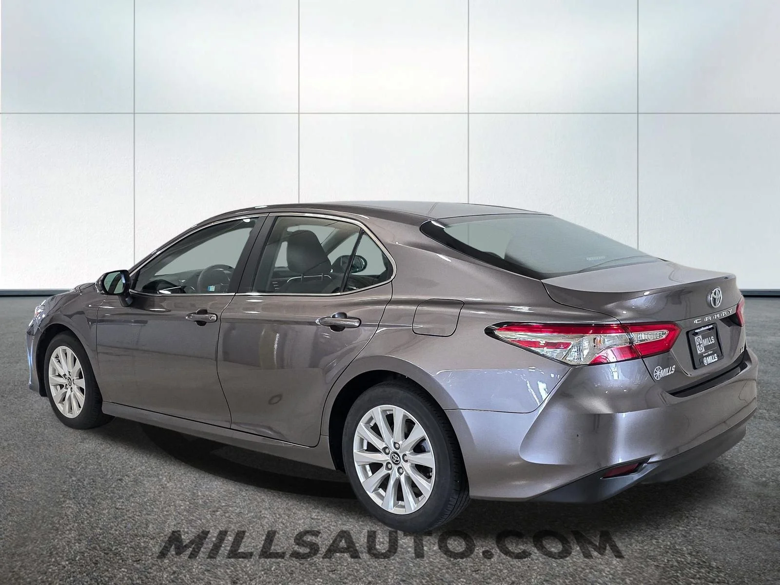 Used 2018 Gray Toyota LE image 4