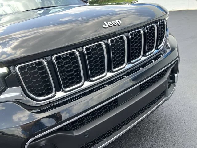 Used 2023 Black Jeep Overland 4x4 image 31