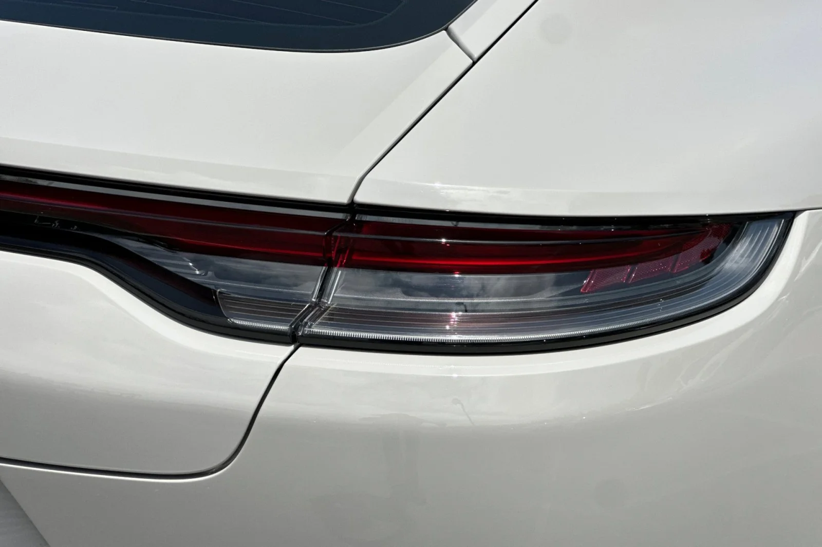 Used 2023 Chalk Porsche 4S image 28