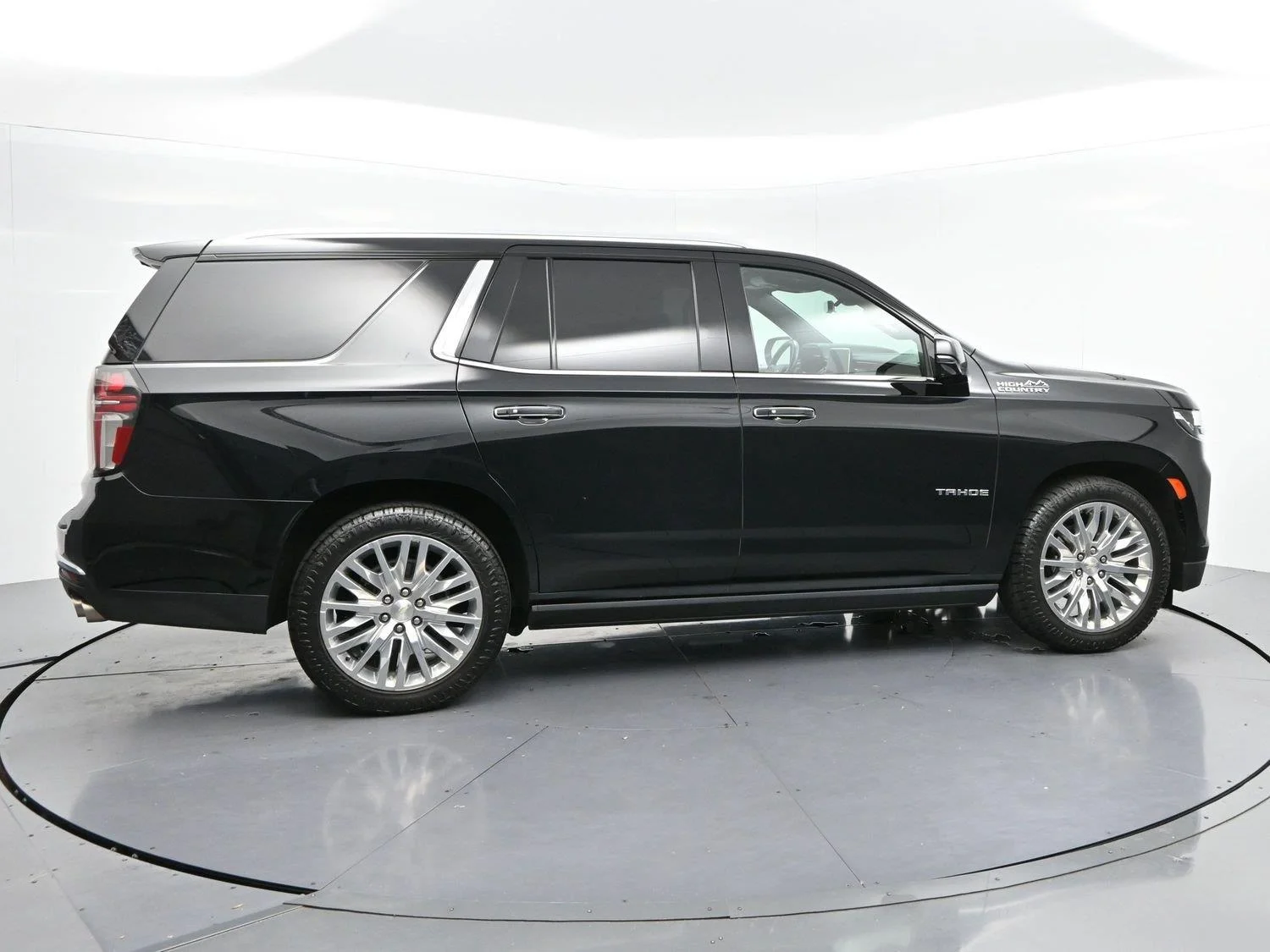 Used 2022 Black Chevrolet High Country image 8