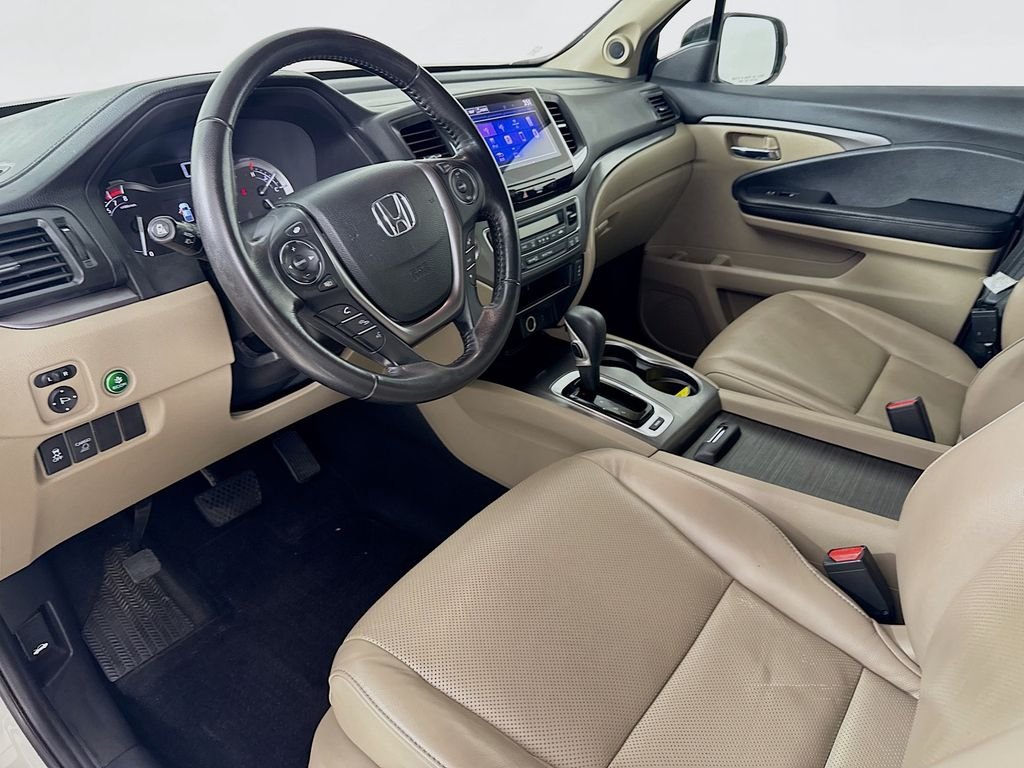 Used 2019 White Diamond Honda RTL-T image 10