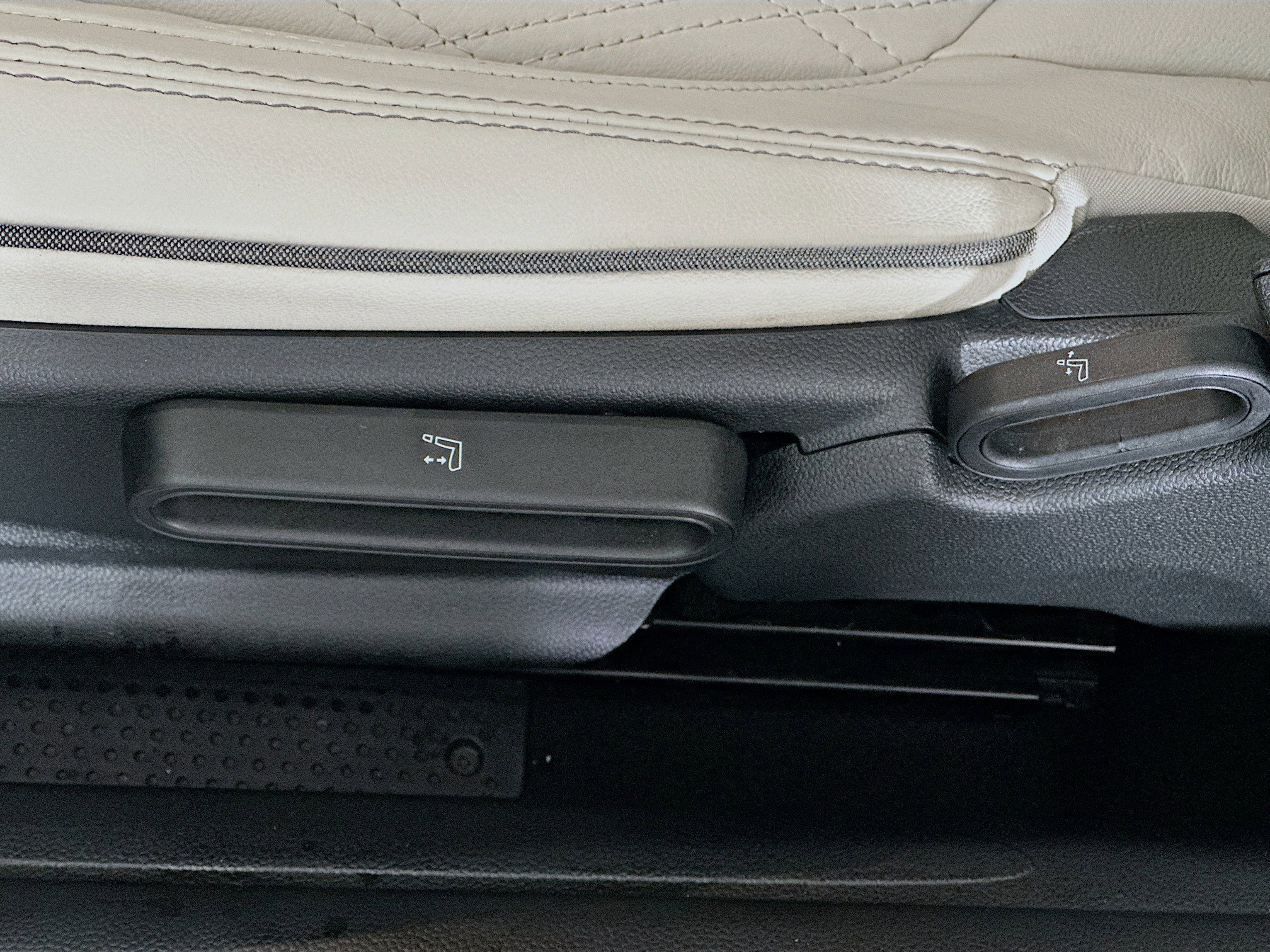 2023 MINI Hardtop 2 Door SE - Photo 13