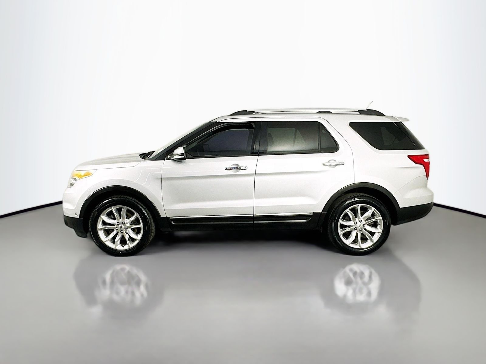 Used 2014 Ingot Silver Ford Limited image 4