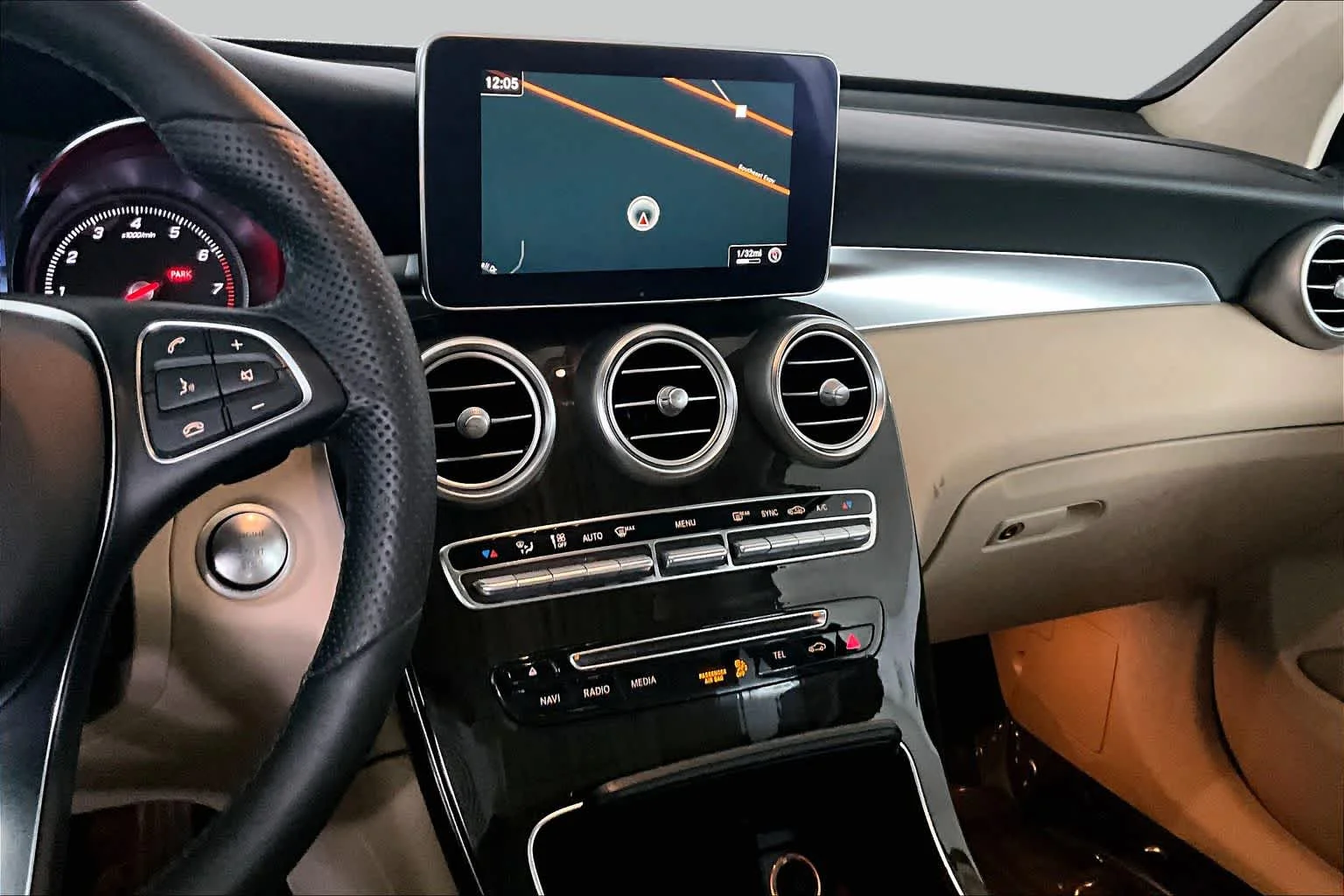 Used 2018 Black Mercedes-Benz GLC 300 image 7