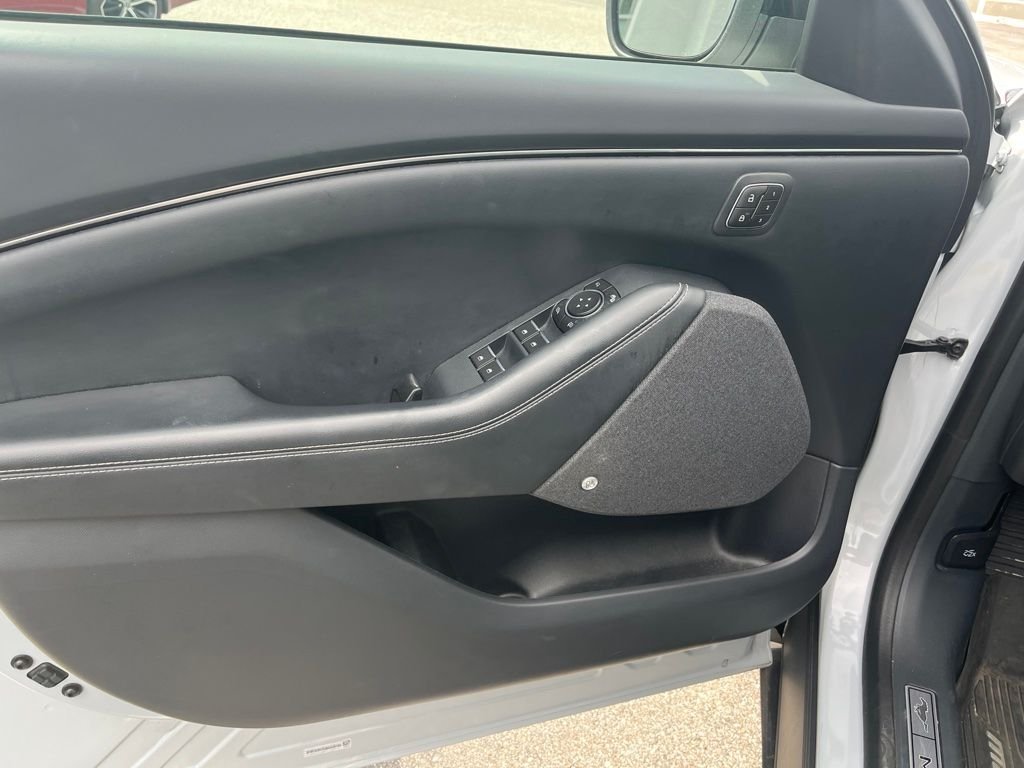 Used 2022 White Ford Premium image 9