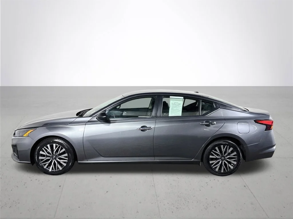 Used 2025 Gray Nissan 2.5 SV image 9