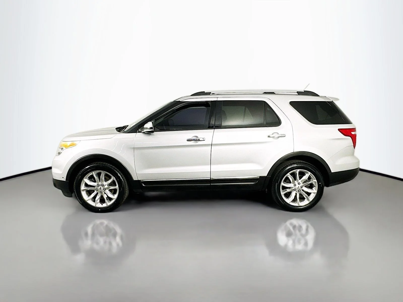 Used 2014 Silver Ford Limited image 4