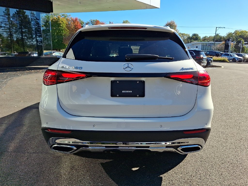 New 2027 Polar White Mercedes-Benz GLC 300 image 5