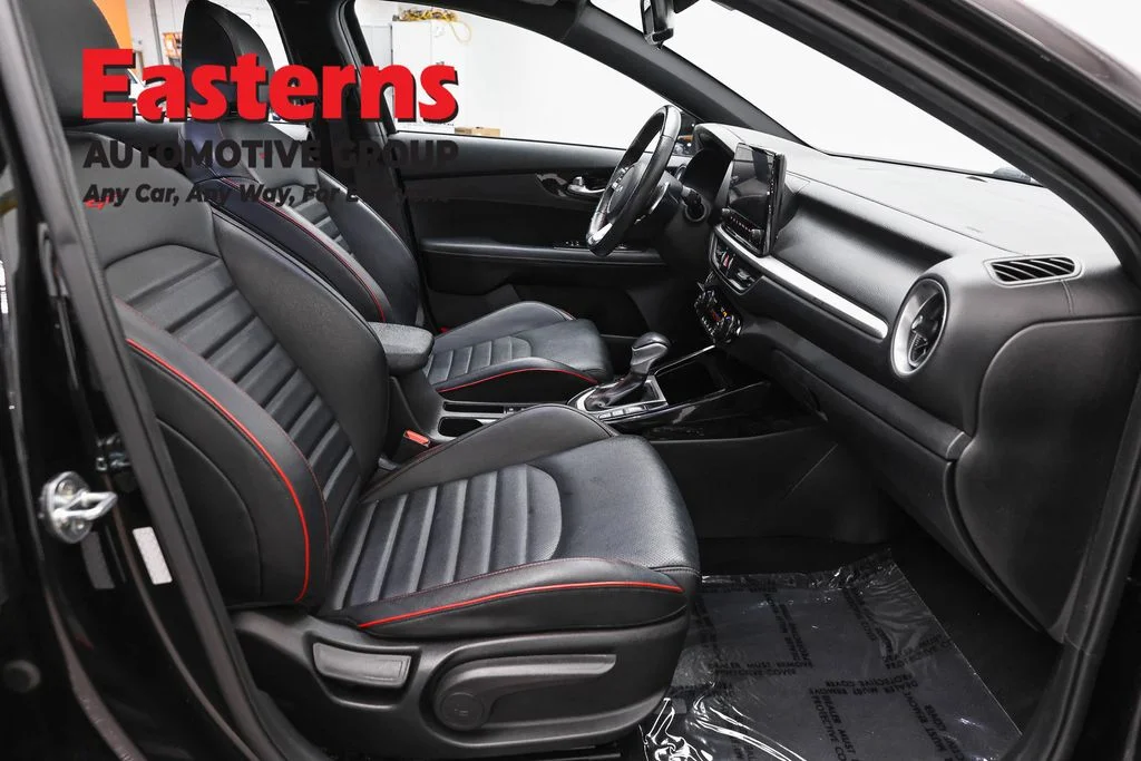 Used 2022 Black Kia GT image 25