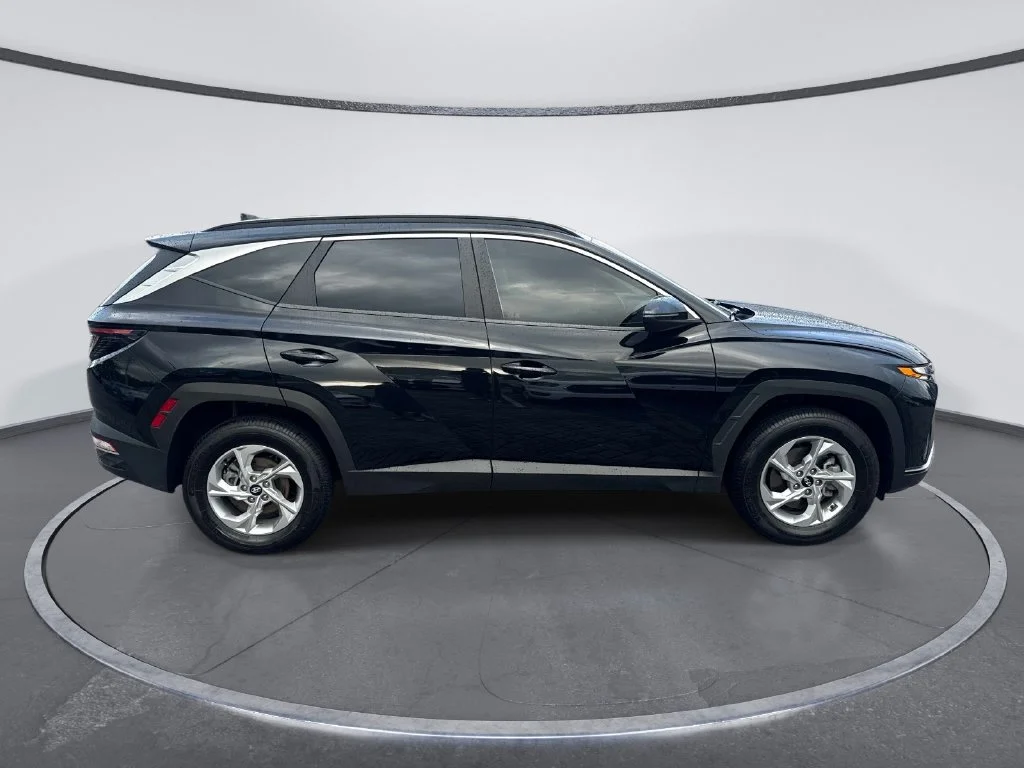 Used 2022 Black Hyundai SEL image 8