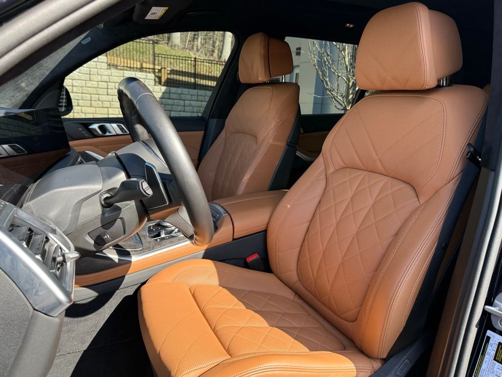 Used 2025 Black BMW xDrive40i image 19