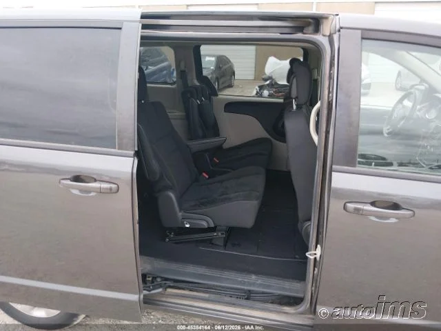 Used 2018 Gray Dodge SE image 11