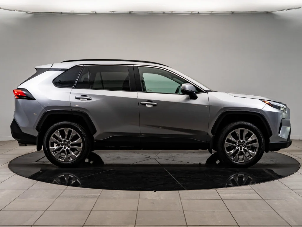 Used 2025 Silver Sky Metallic Toyota XLE Premium image 11
