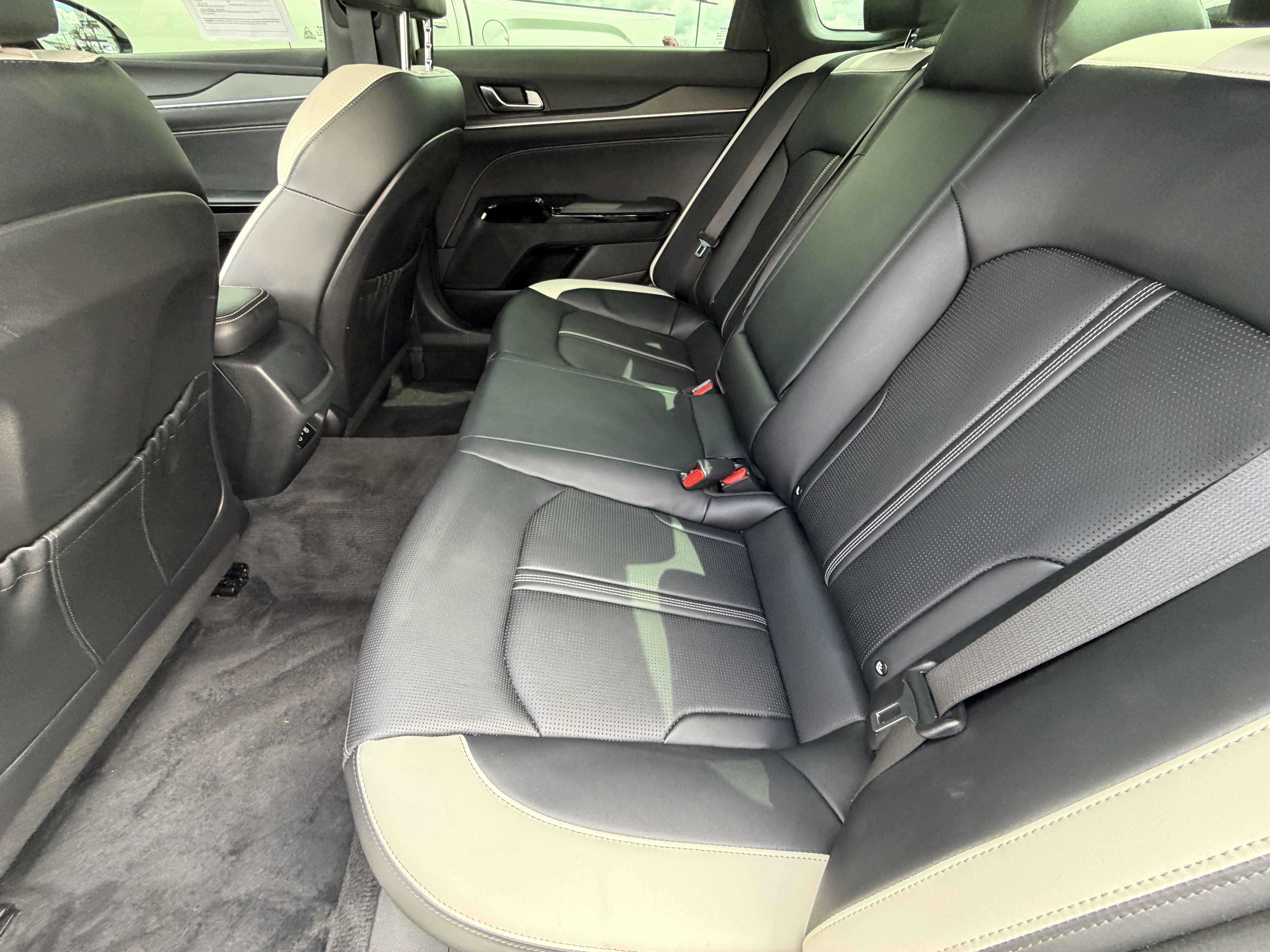 Certified Used 2025 Snow White Pearl Kia GT-Line image 27