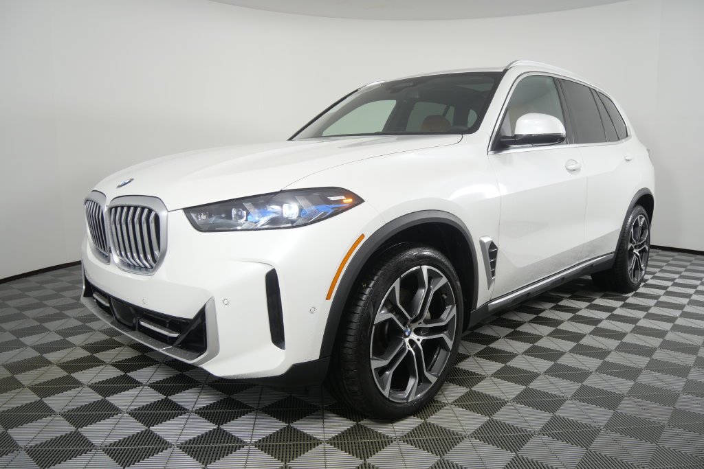 Certified Used 2026 Mineral White Metallic BMW sDrive40i image 8