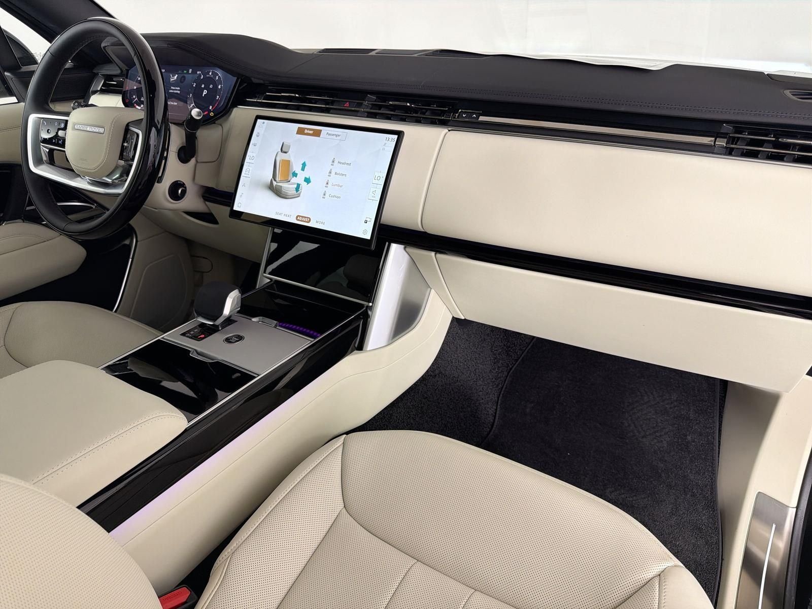 New 2026 Santorini Black Land Rover SE image 34