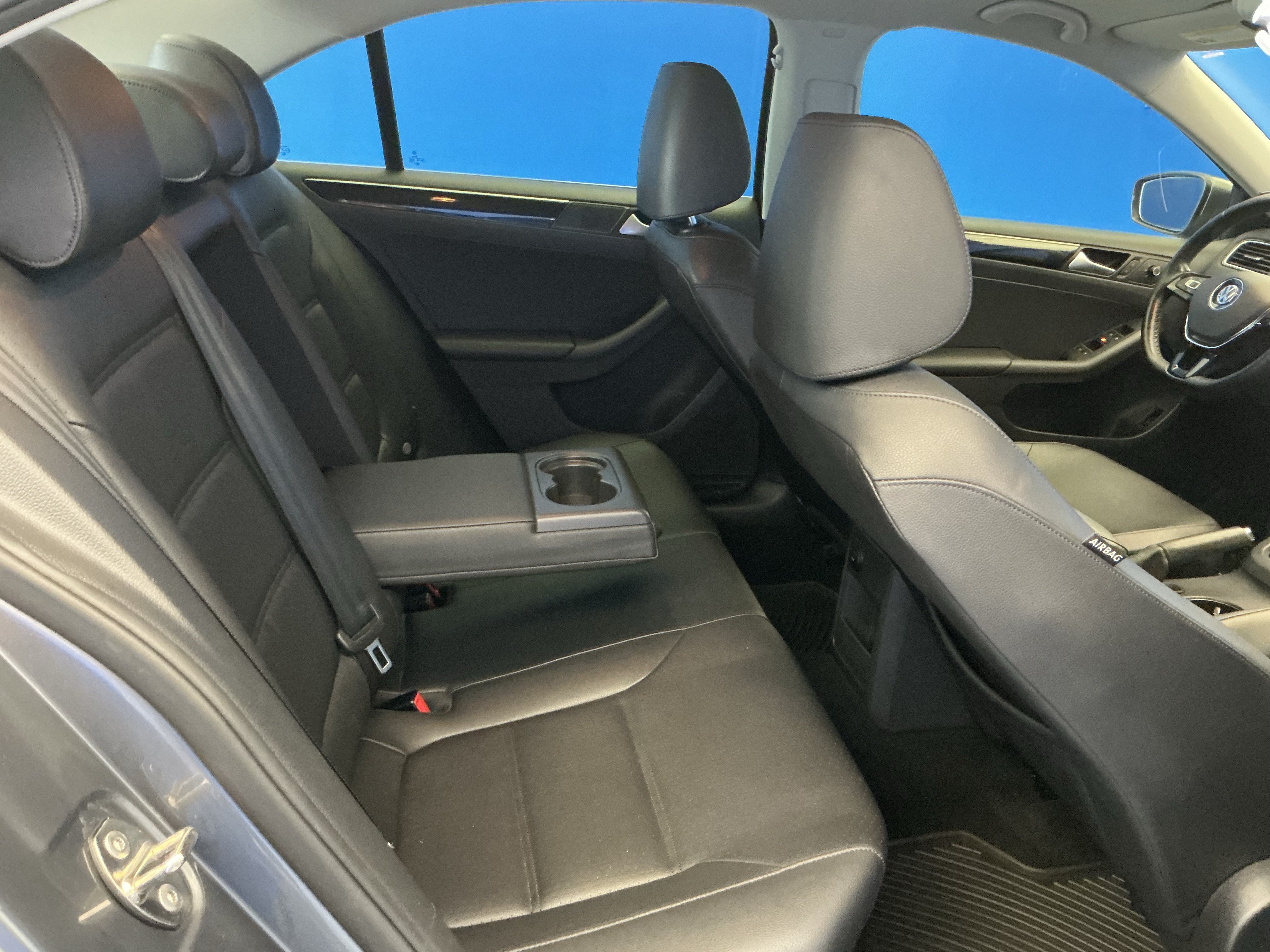 Used 2015 Gray Volkswagen 2.0L TDI SEL image 25