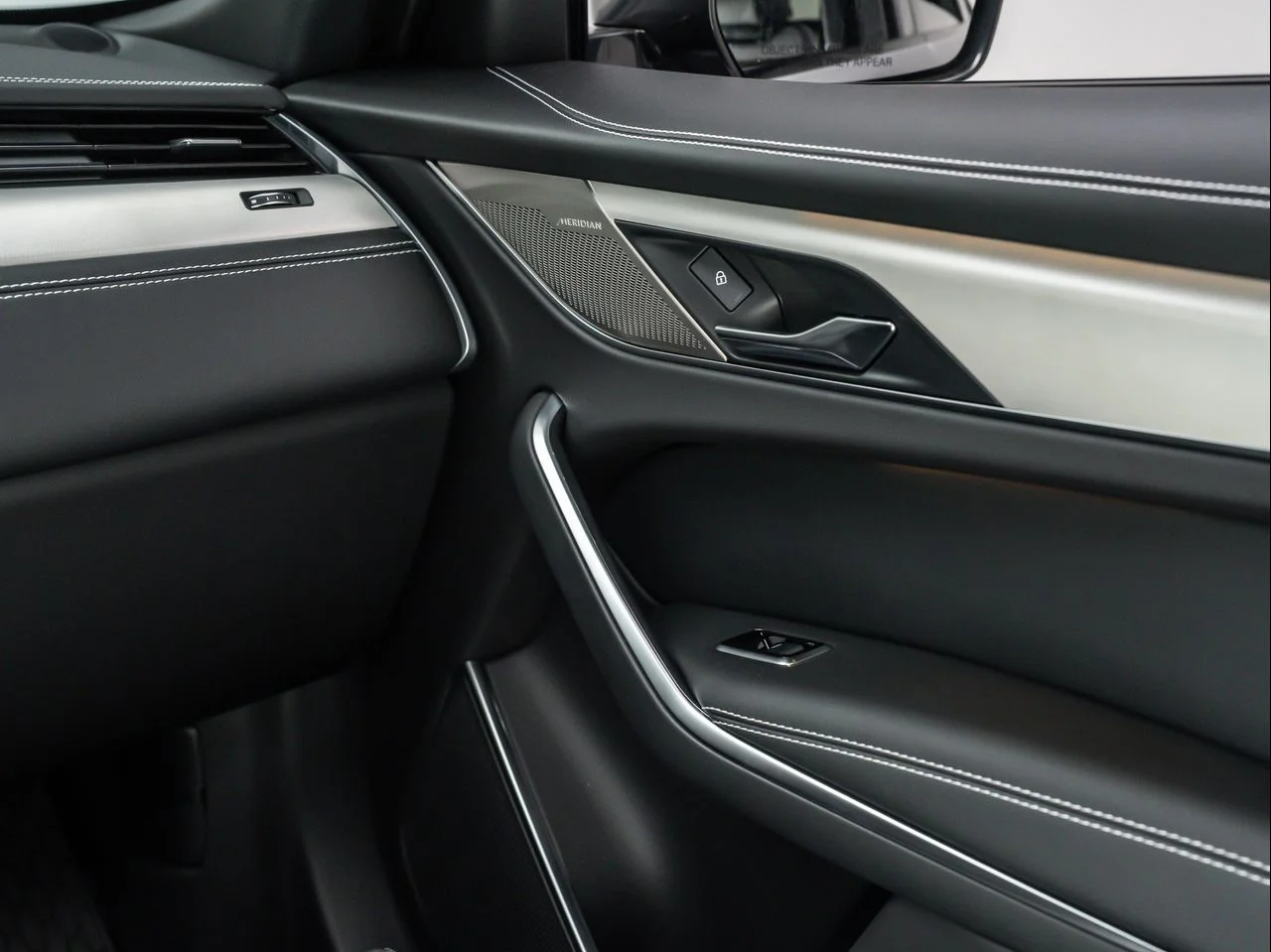 New 2025 Eiger Grey Jaguar R-Dynamic S P400 AWD Automatic image 30