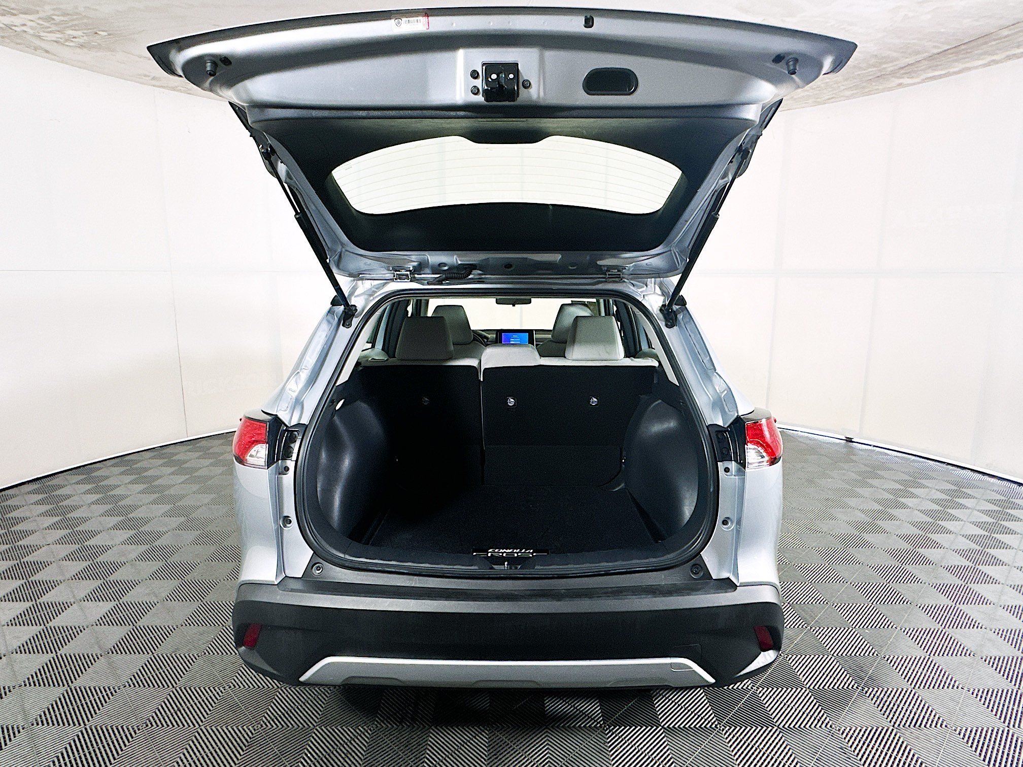 Used 2023 Silver Toyota L image 30