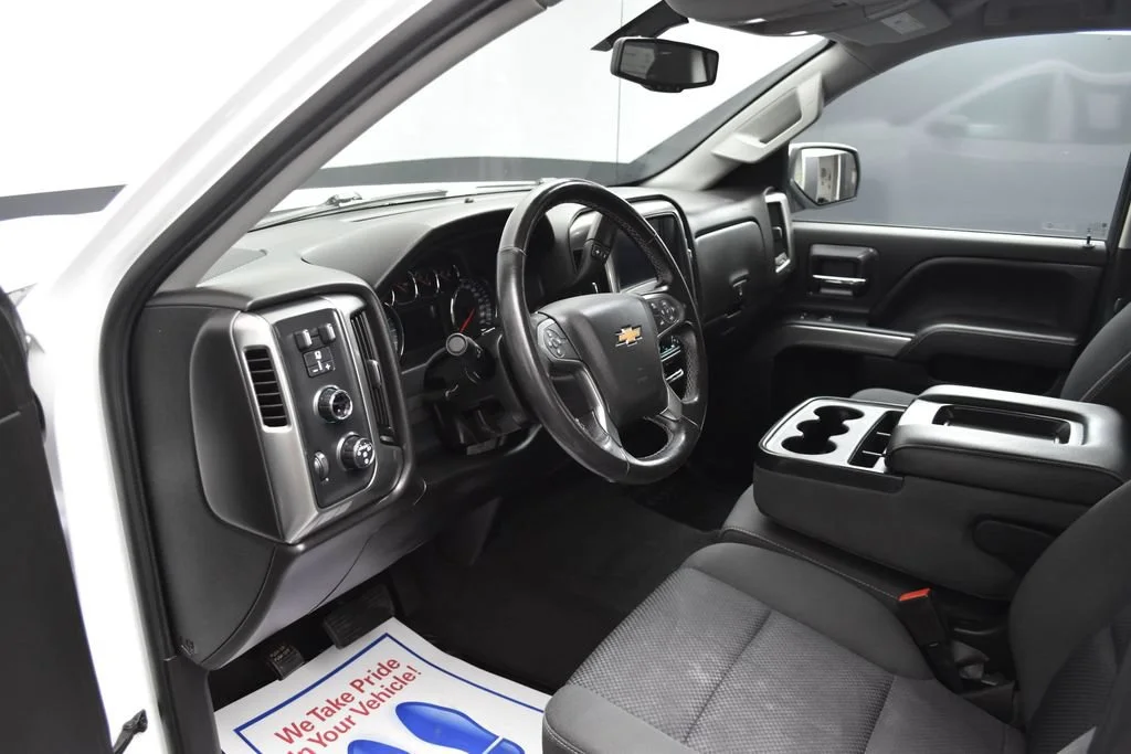 Used 2019 Summit White Chevrolet LT image 17