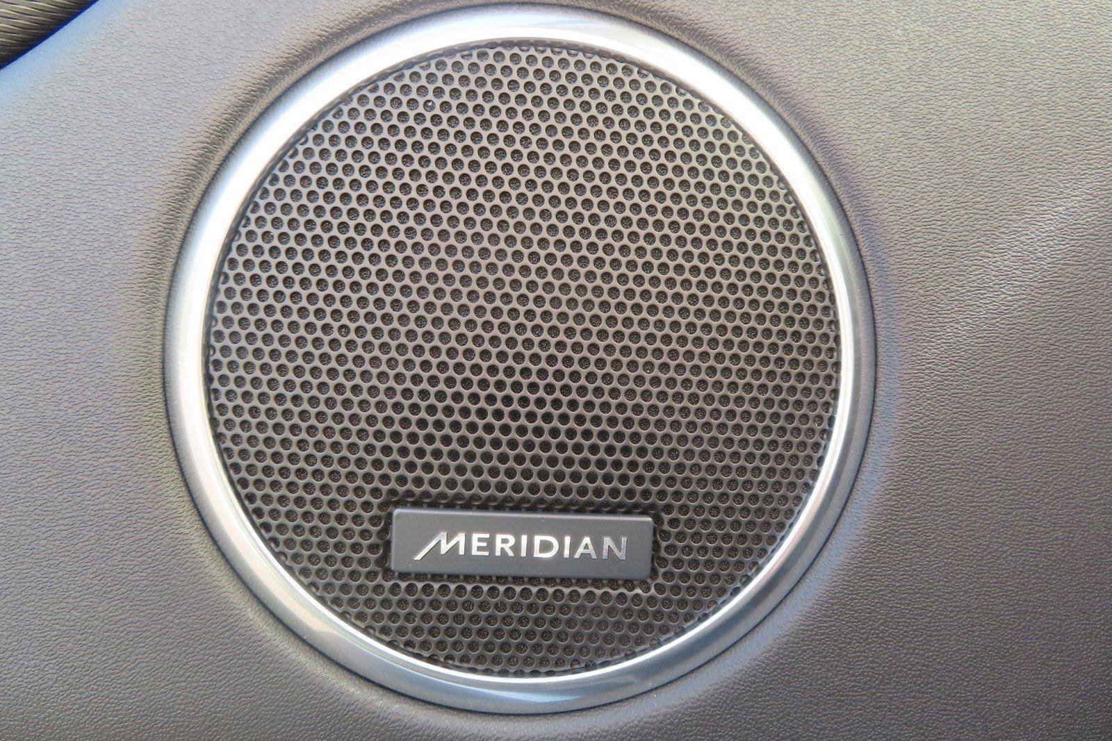 Used 2023 Hakuba Silver Metallic Land Rover SE R-Dynamic image 37
