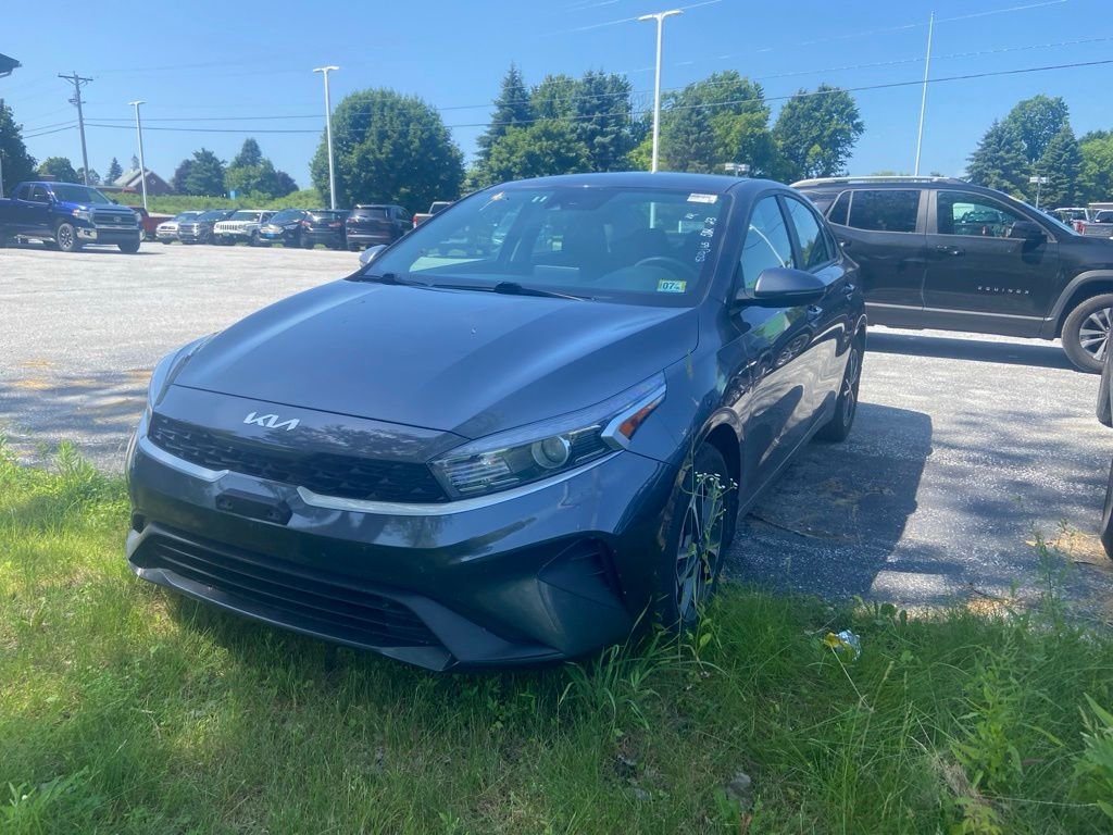Used 2023 Gravity Gray Kia LXS image 3