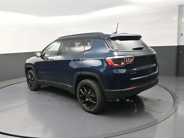 New 2026 Fathom Blue Pearl-Coat Exterior Paint Jeep Latitude image 7