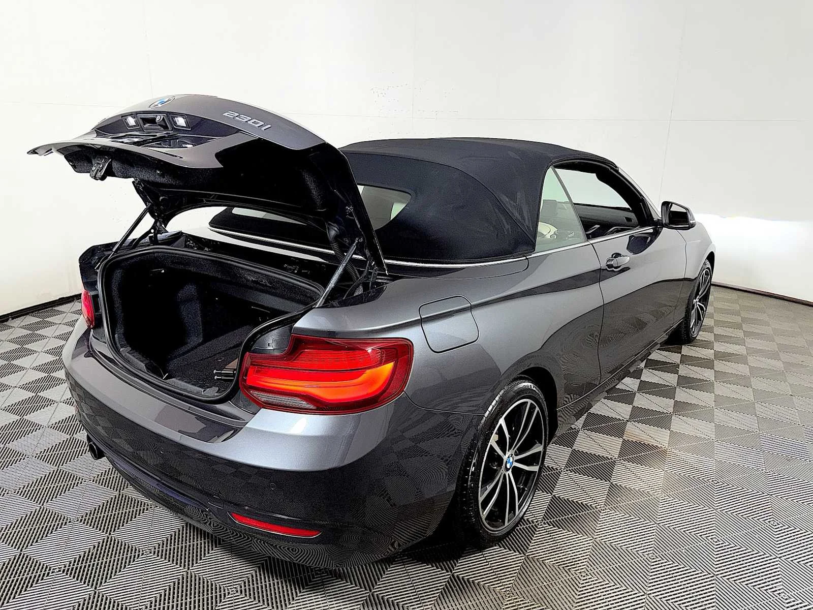 Used 2020 Mineral Grey Metallic BMW 230i xDrive image 22