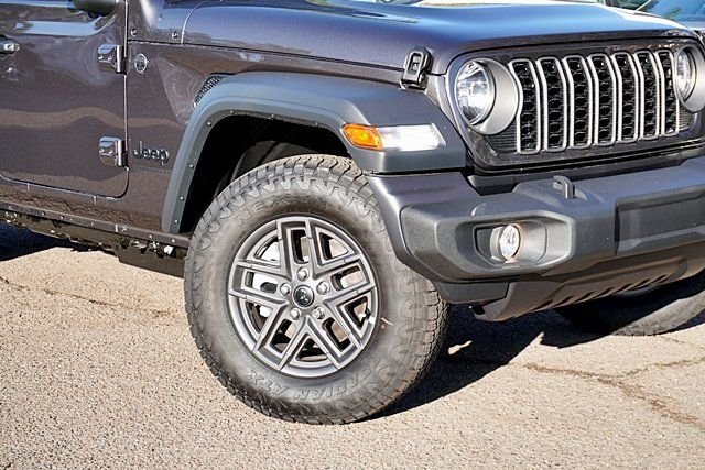 New 2026 Granite Crystal Metallic Clear-Coat Exterior Paint Jeep Sport S image 4