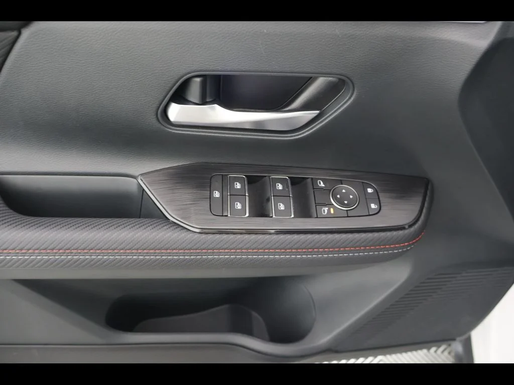Used 2025 White Nissan SR image 27